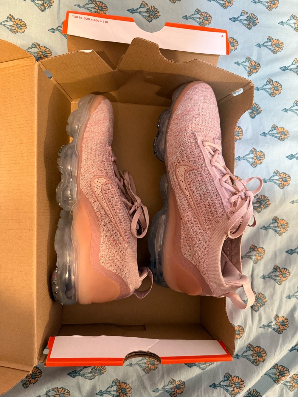 Nike Air VaporMax Flyknit 2 Women's Pink Athletic Shoes - Picture 6 of 7